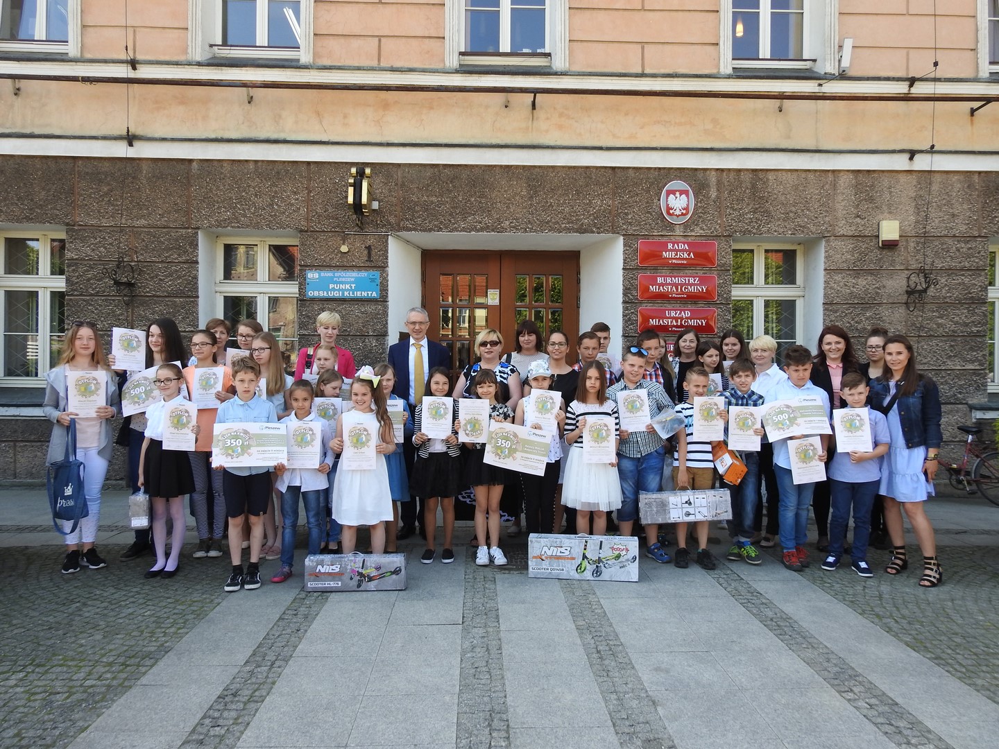 Nagrodzeni za prace o smogu i segregacji odpadów