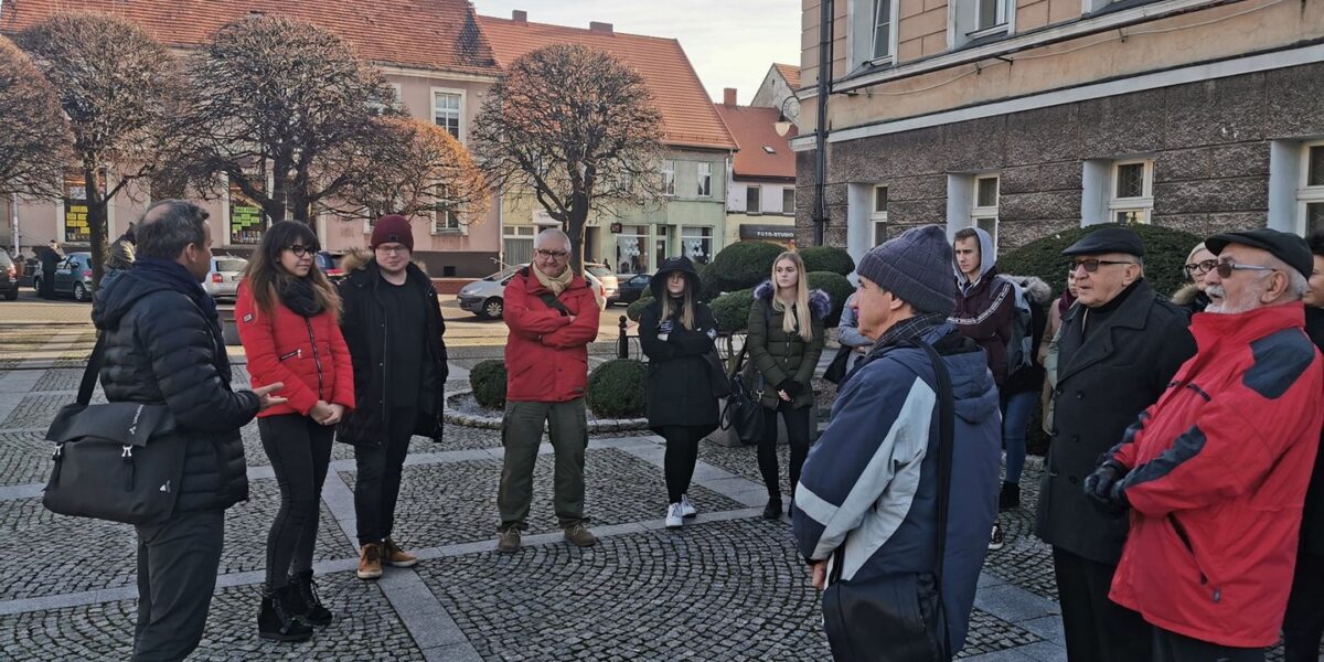 Mieszkańcy pleszewa podczas spaceru diagnostycznego