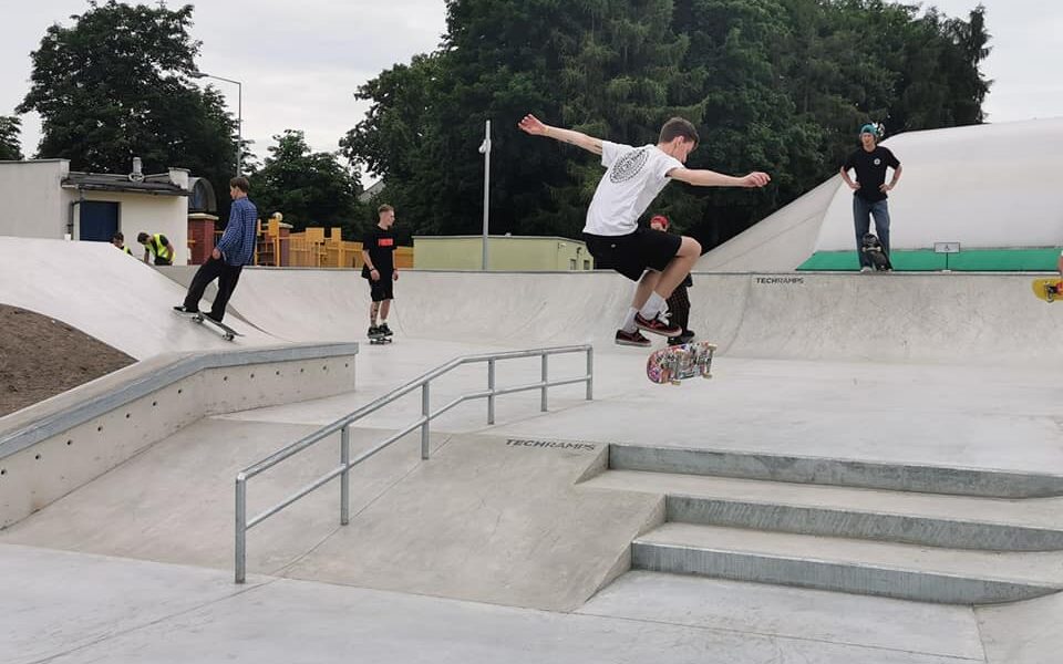 ewolucje na skateparku